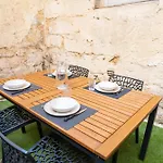 Magnifique Avec Terrasse Μπορντό